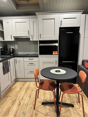 Cabin, 1 Bedroom | Dining