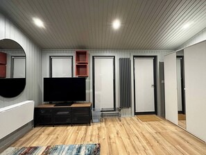 Cabin, 1 Bedroom | Room amenity