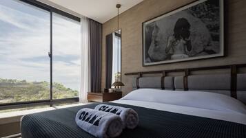 Suite Deluks, balkon, pemandangan samudra | Seprai premium, tempat tidur Select Comfort, minibar, dan brankas