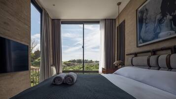 Deluxe Suite, Balcony, Ocean View | Premium bedding, Select Comfort beds, minibar, in-room safe