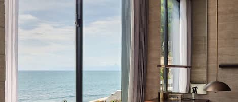 Deluxe suite, balkon, uitzicht op oceaan | Luxe beddengoed, Select Comfort-bedden, een minibar