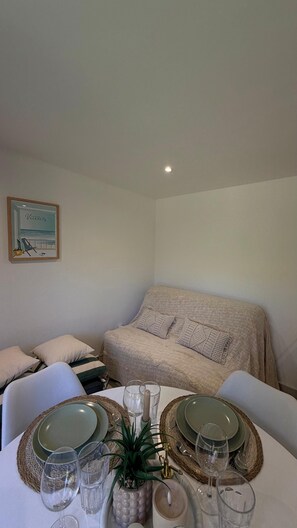 Dining - Mazet Noa - Quiet terrace & pool (Le Rouret)