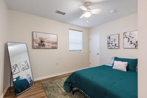 Room - 3 bedroom Lake Fork Water Front boat Dock Near to public Boat ramp (Quitman)