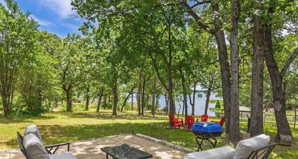 3 bedroom Lake Fork Water Front boat Dock Near to public Boat ramp