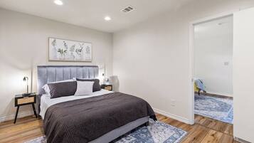 3 bedrooms, iron/ironing board, internet, bed sheets