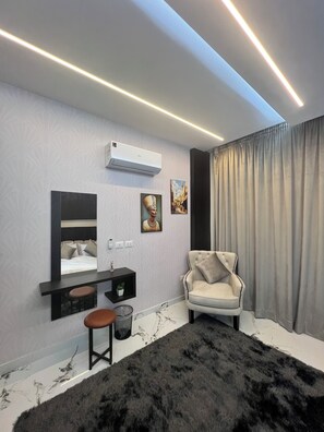 3 bedrooms, iron/ironing board, WiFi, bed sheets - Spacious 3-bedroom apartment in pleasant Cairo with AC (Cairo Governorate)