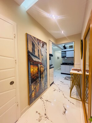 Private kitchen - Spacious 3-bedroom apartment in pleasant Cairo with AC (Cairo Governorate)