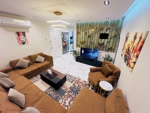 Living area - Spacious 3-bedroom apartment in pleasant Cairo with AC (Cairo Governorate)