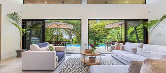 Stunning 4-bedroom villa with infinity pool, 15 min. from Dominical