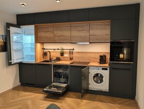 Frigorífic, forn, placa de cuina i rentaplats 