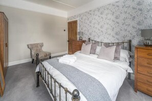 3 chambres, fer et planche à repasser, lit parapluie, Wi-Fi gratuit