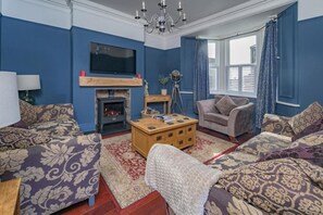 Smart TV, fireplace, books - Mulberry House Family and Dog Friendly (Amble)
