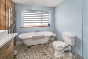 Hair dryer, towels, soap, toilet paper - Mulberry House Family and Dog Friendly (Amble)