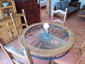 Standard Apartment, Beachside | Tempat makan