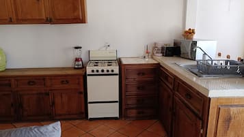 Standard Apartment, Beachside | Private kitchen