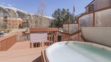 Baignoire à remous extérieure