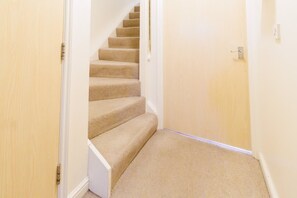 House, Smoking | 4 bedrooms - Orhcid 4BR 5BR if Sofabed NR A14 M11 (Cambridge)