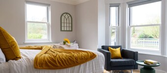 Riverside GEM 6BR With River View NR City Centre