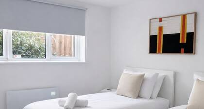 Dettori 2BR With Garden 11 Mins Walk to Gallops