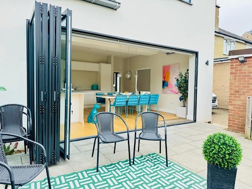 Heliodor 4BR Townhouse With A C NR Addenbrookes