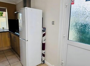 House, Smoking - 4 BR House 13 min Walk to Tattersalls Private Garden Parking (Newmarket)