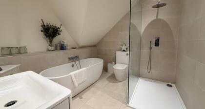 Garnet 3br Large Home NR RAF Pet Friendly