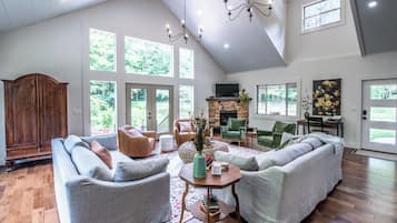 Smart TV, fireplace, books