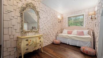 5 chambres, lit de bébé portatif, accès au Wi-Fi (inclus)