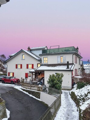 Casa, 4 quartos, terraço, vista para o lago | Fachada