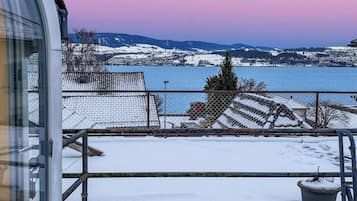 Rumah, 4 kamar tidur, teras, pemandangan danau | Halaman properti