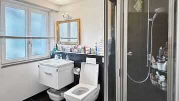 Maison, 4 chambres, terrasse, vue lac | Salle de bain
