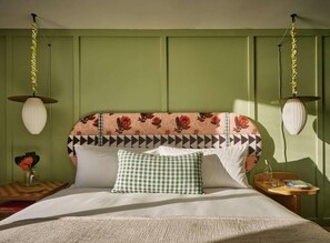 Room - Corner King Lanai | Wayfinder Waikiki | Private Lanai, Waikiki Beach, Local Art (Honolulu County)