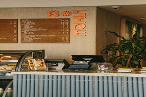 Dining - Corner King Lanai | Wayfinder Waikiki | Private Lanai, Waikiki Beach, Local Art (Honolulu County)