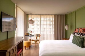 Room - Wayfinder Waikiki | Corner King Lanai | Design Hotel, Saltwater Pool (Honolulu County)