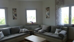 Living area - Apartment 'Stylische in Fellbach' with Balcony and Wi-Fi (Fellbach)