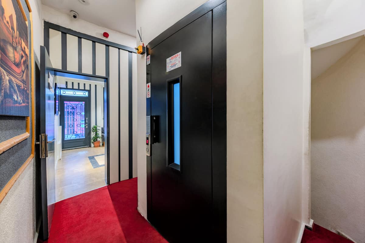 Deluxe Double Room | Interior entrance