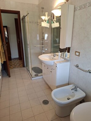 Bathroom - Lilly's house (Avellino)