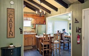 Dining - Pet-Friendly Cabin w/ Fireplace & Mountain Views (Ruidoso)