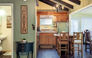 Private kitchen - Pet-Friendly Cabin w/ Fireplace & Mountain Views (Ruidoso)