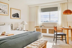 Room - Wayfinder Newport | Premium King | Best of Both Worlds, Mural Pool (Newport County)