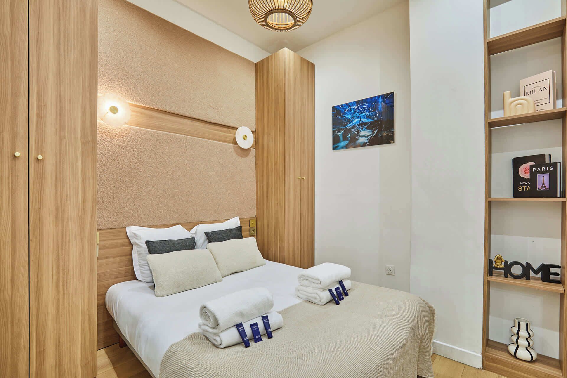 Iron/ironing board, WiFi, bed sheets