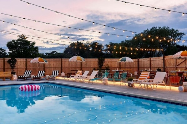 Pool - Premium 2Queen | Wayfinder Newport | Group Stay, Authentic Newport (Newport County)