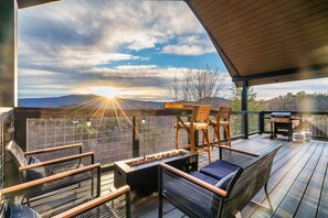 Outdoor dining - Epic Couples Getaway! Mountain Views! Hot Tub! (Sevierville)