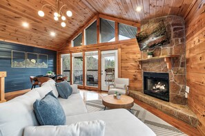 Living area - Epic Couples Getaway! Mountain Views! Hot Tub! (Sevierville)