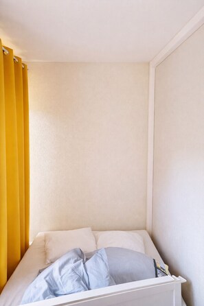 Room - EUREKA C31 RDC- 6 personnes - Piscine - 100m du Village Naturiste et Plages (Agde)