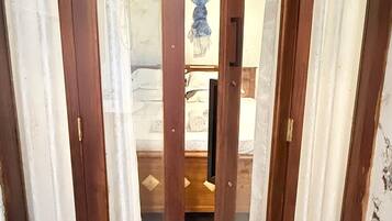 3 chambres, fer et planche à repasser, Wi-Fi gratuit, draps fournis