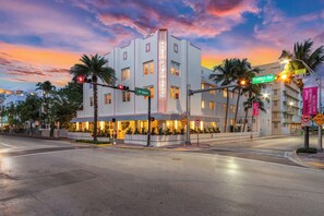 Exterior - Beach Plaza | The Villa | South Beach Sunsets, Private Bedroom, Miami Vibes (Miami Beach)