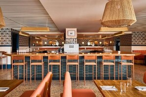 Bar (on property) - Wayfinder Newport | 2BR Suite | Boutique Cool, Local Art, Social Pulse | 2 Units (Newport County)