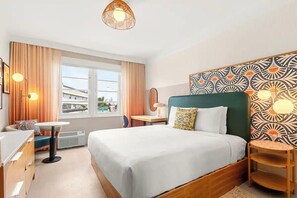 Room - King | Beach Plaza | Art Deco Charm, Collins Ave, South Beach Ease (Miami Beach)