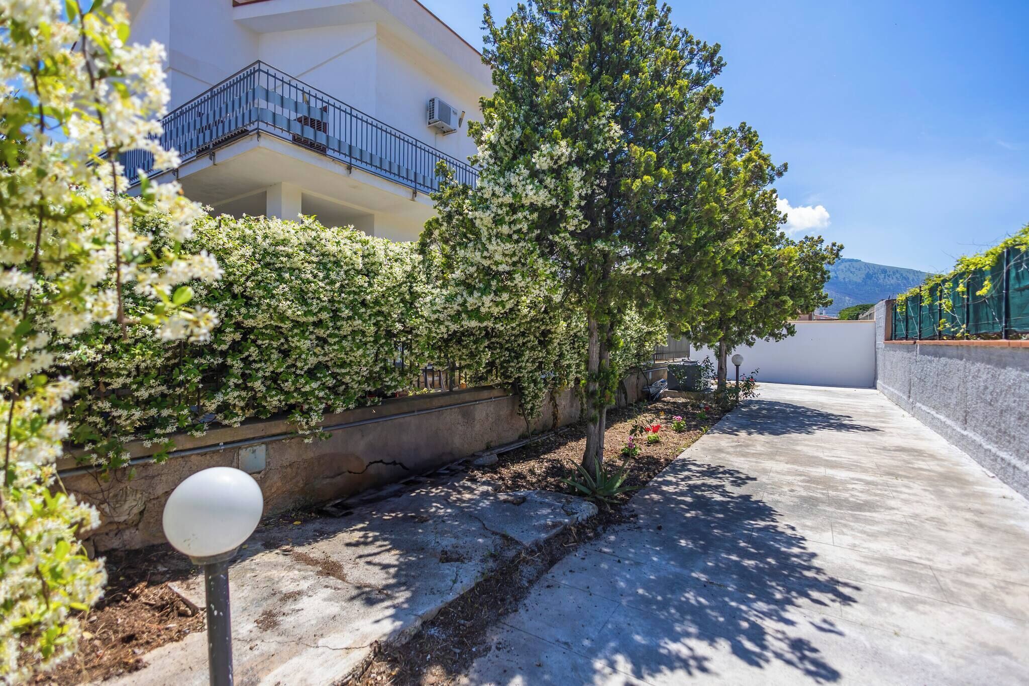 Leilighet, 2 soverom | Hage